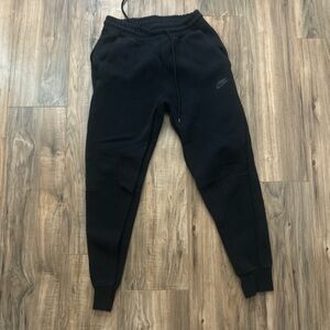 -Small Black Nike tech pants small women/men
-Worn twice
